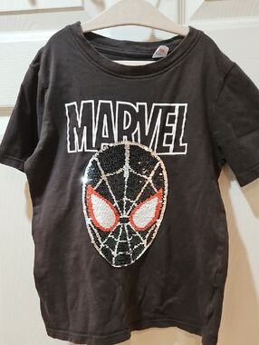 Fun H&M Marvel Black Sequin Spider Mask Tee. Sequins Change The Pic Size 6x/7